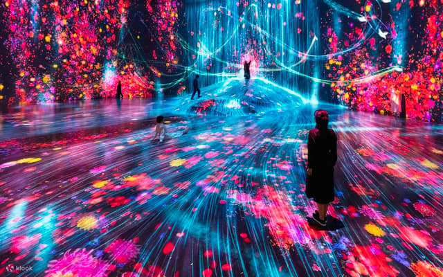 teamLab Borderless floral digital art